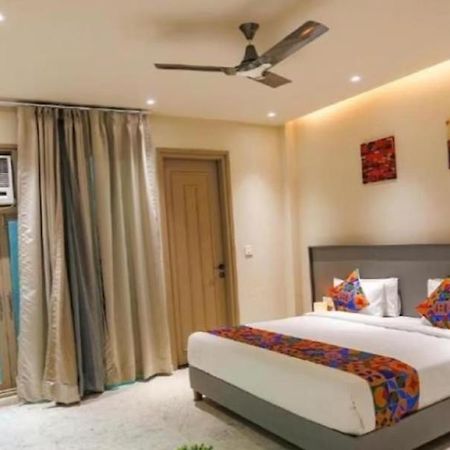 Hotel Global Corporate Noida Exterior photo