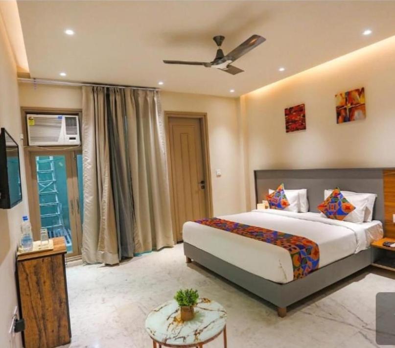 Hotel Global Corporate Noida Exterior photo