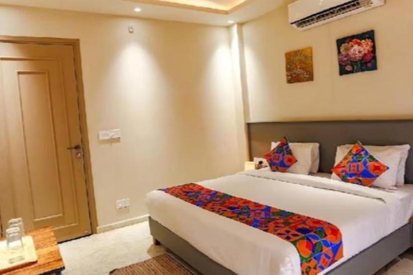 Hotel Global Corporate Noida Exterior photo